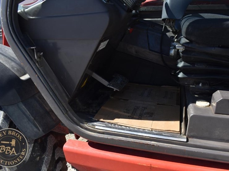 2013-manitou-mlt845-120-image-40