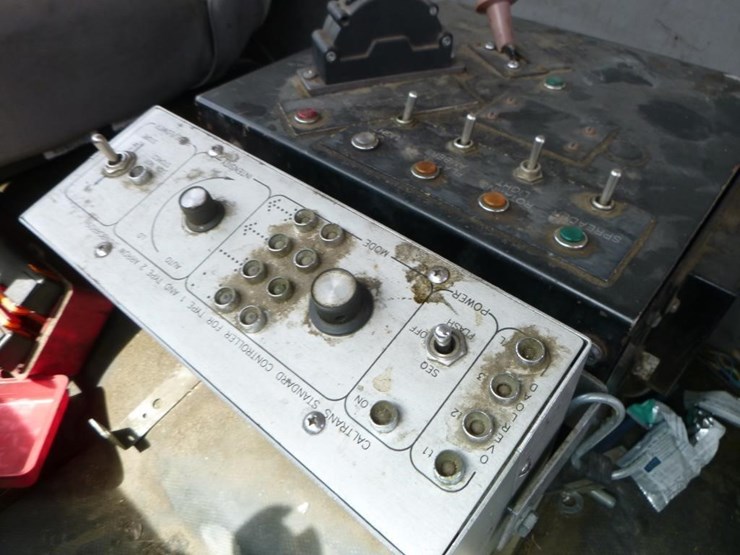 2001-freightliner-fl70-image-19