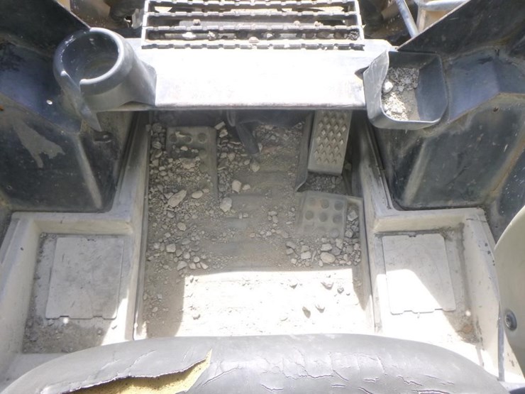 2009-caterpillar-246c-image-17