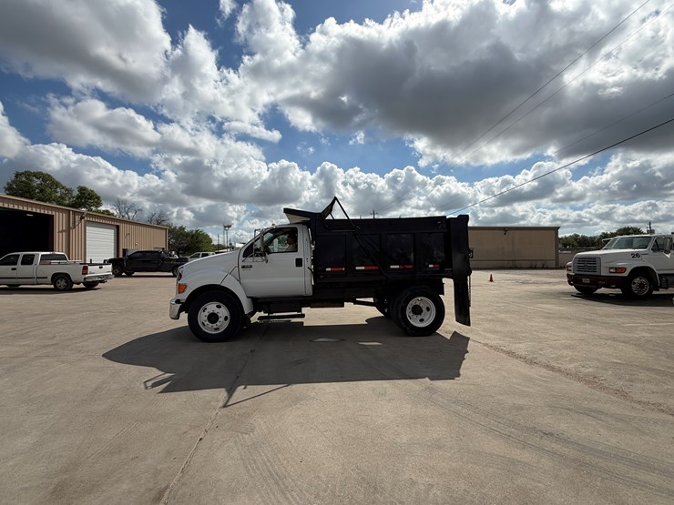 2006-ford-f650-image-11