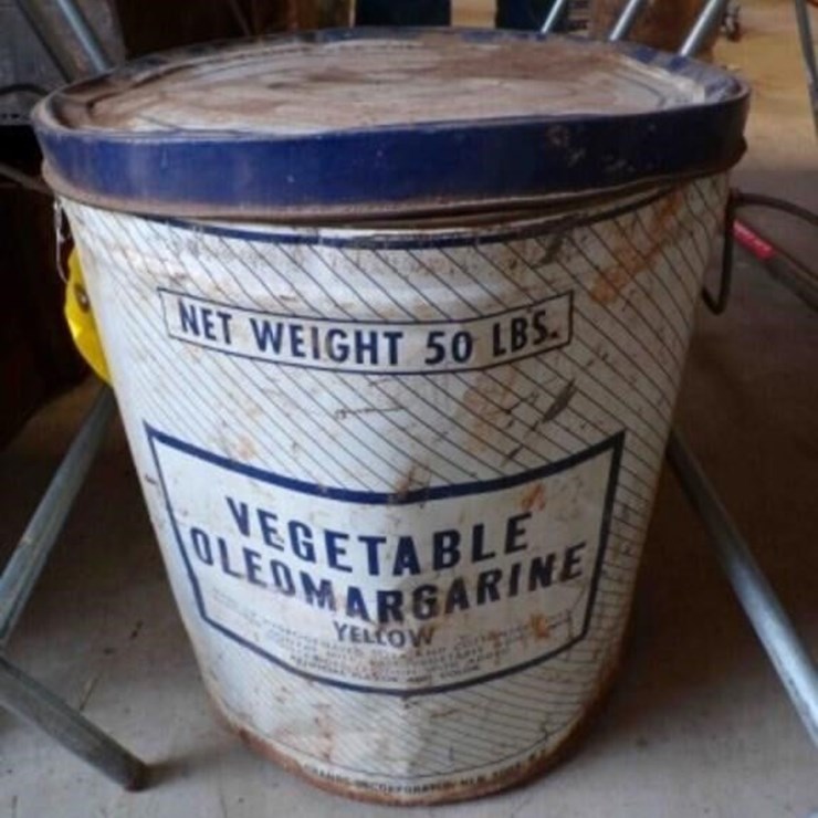 vintage vegetable oil can