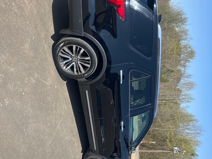 2016-ford-explorer-platinum-image-3