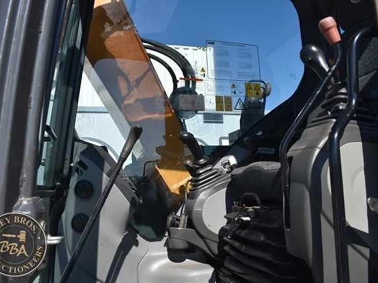 2022-case-cx75csr-image-80