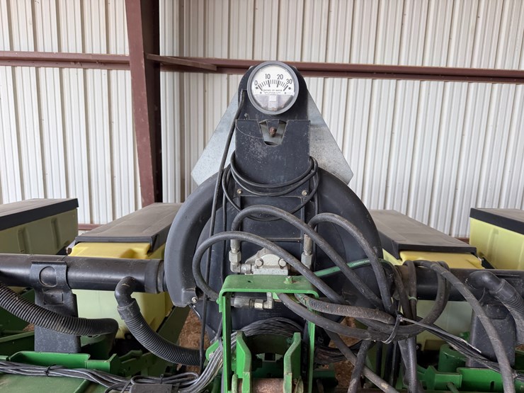 john-deere-7300-image-38
