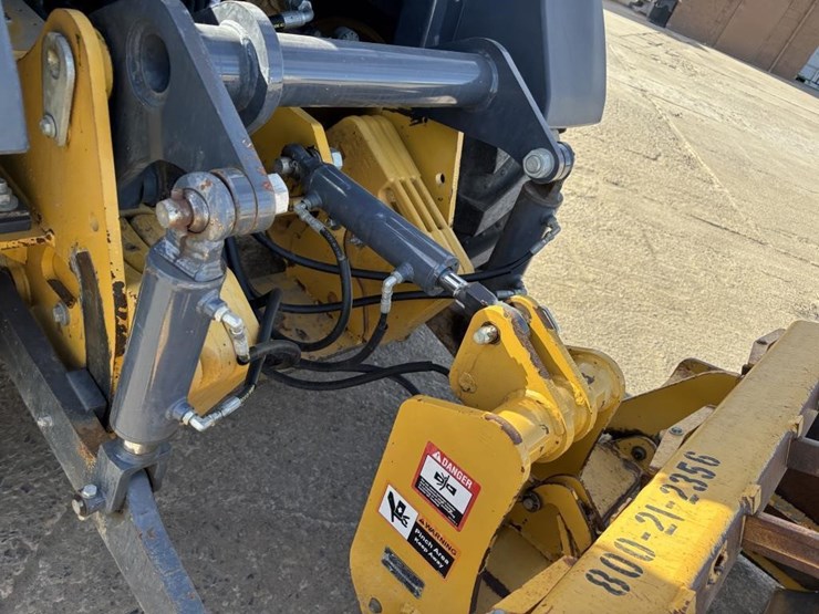 2018-deere-210lep-image-20