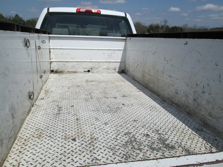 2017-chevrolet-3500hd-image-14