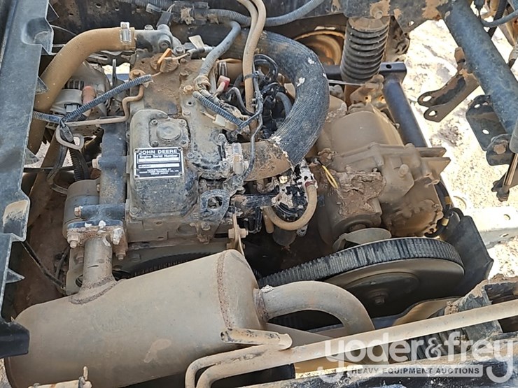 2021-john-deere-gator-hpx815e-image-16