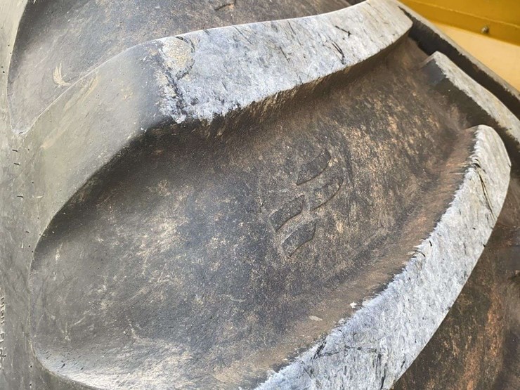 2006-terra-gator-6103-showing-7352-hrs-image-32