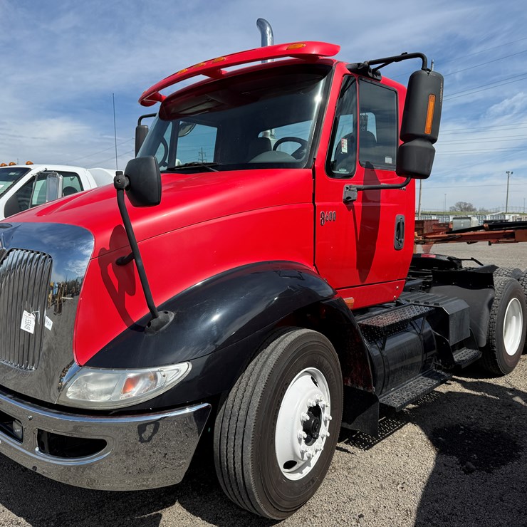 2004 INTERNATIONAL 8600
