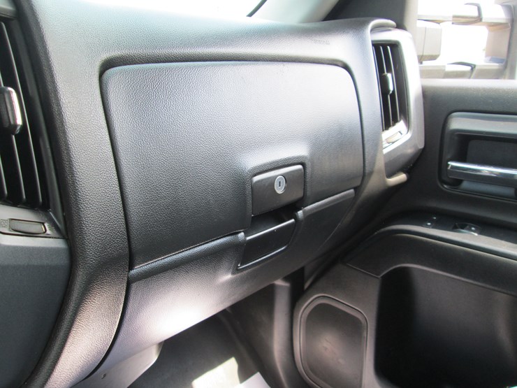 2017-chevrolet-3500hd-image-38