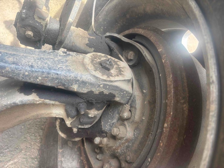 2004-peterbilt-385-image-11