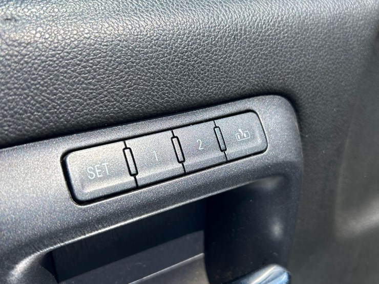 2015-chevrolet-silverado-ltz-2500hd-4x4-crew-cab-pick-up-truck-image-42