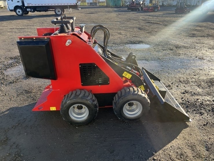 2026-sdlool-sl323wj-mini-skidsteer-loader-image-3