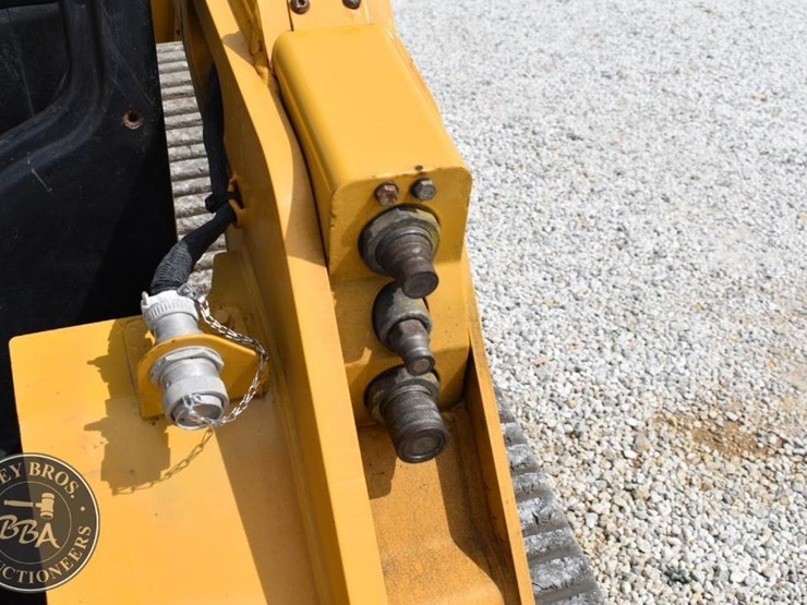 2023-caterpillar-259d3-image-30