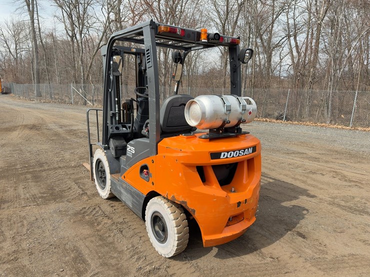 doosan-g25p-7-forklift-image-3