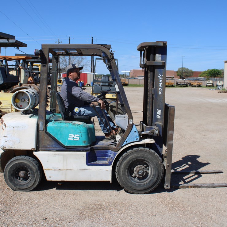 1997 KOMATSU FG25C-12