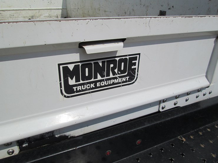 2017-chevrolet-3500hd-image-13