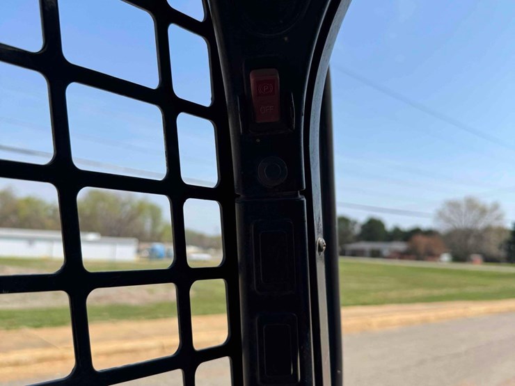 2020-bobcat-t595-image-19