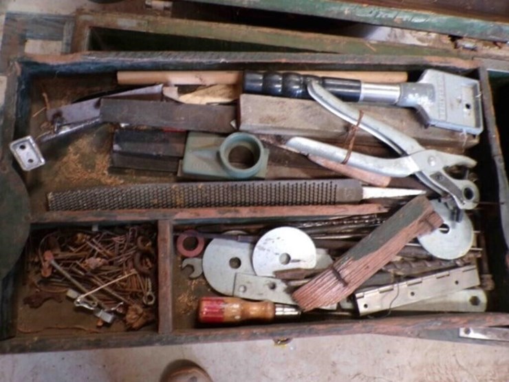 old-wood-carpenters-box-image-2