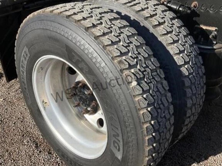 2012-freightliner-cascadia-t/t-image-9