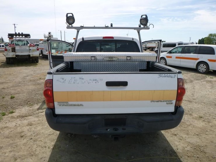 2013-toyota-tacoma-image-25