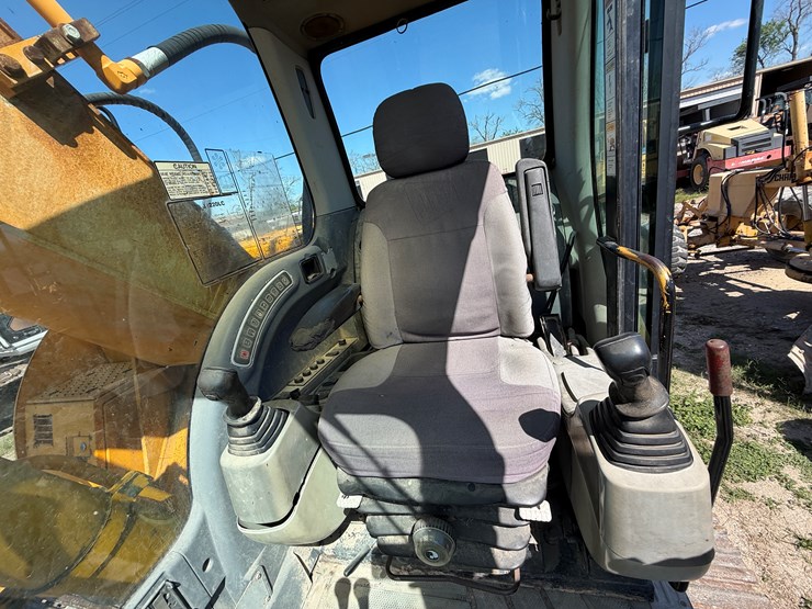 2006-jcb-js220-lc-image-19