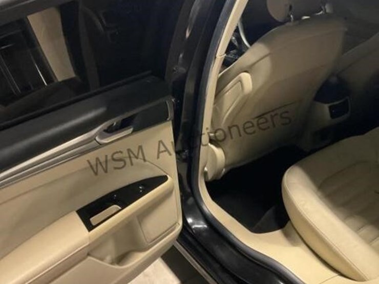 2014-ford-fusion-se-sdn-image-24