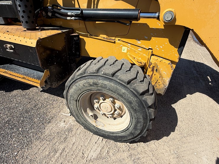 2015-caterpillar-416f-image-11