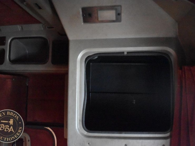 2004-peterbilt-379-image-46