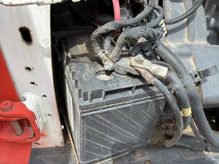 2016-bobcat-t650-image-20