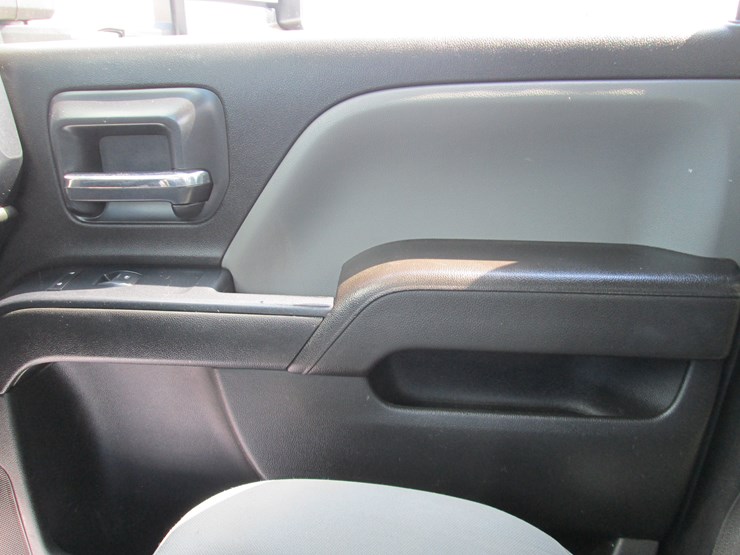 2017-chevrolet-3500hd-image-37