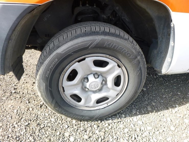 2013-toyota-tacoma-image-26