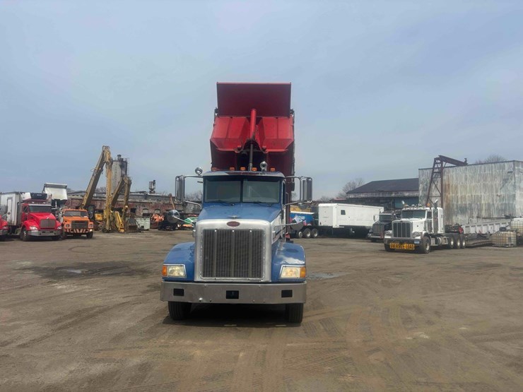 2004-peterbilt-385-image-2