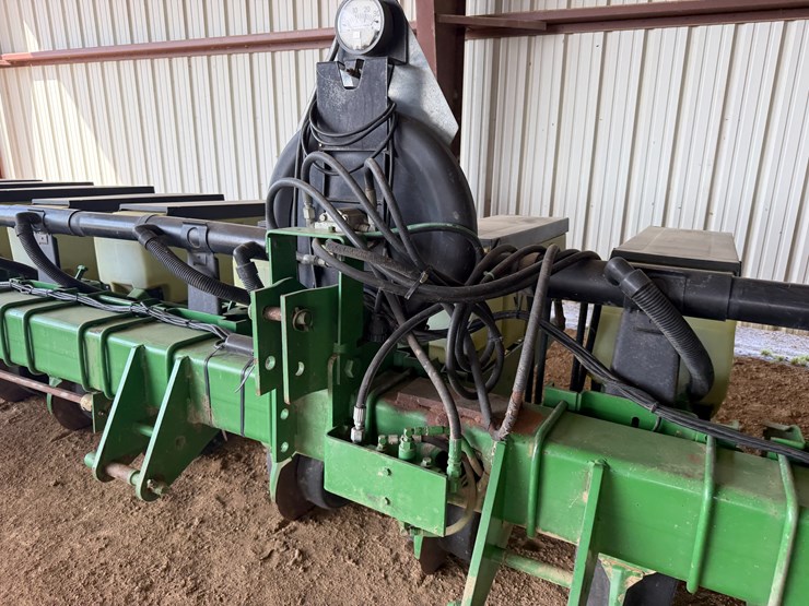 john-deere-7300-image-37