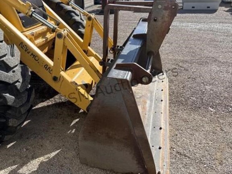 new-holland-lb115-image-6