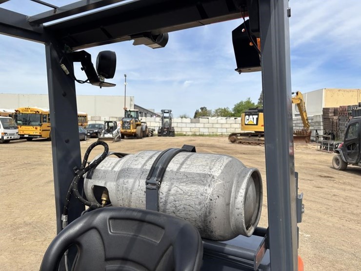 2013-toyota-8fgcu32-image-27