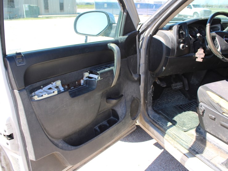 #2102-•-2013-gmc-sierra-pickup-truck-image-6