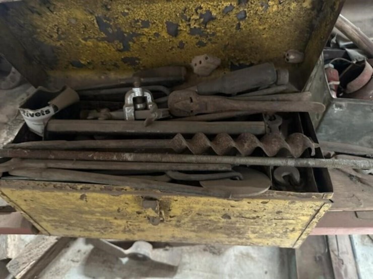 square-tubing-shelves-&-contents-image-6