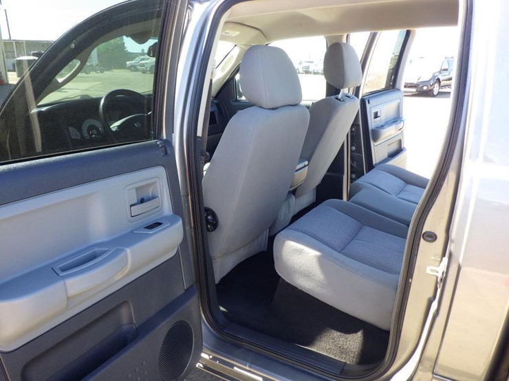 2011-dodge-dakota-image-7