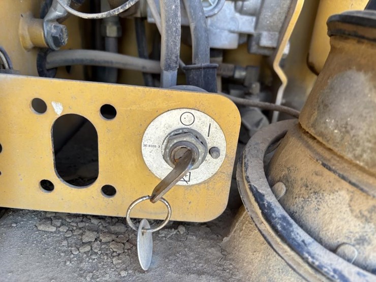 2006-caterpillar-143h-image-70