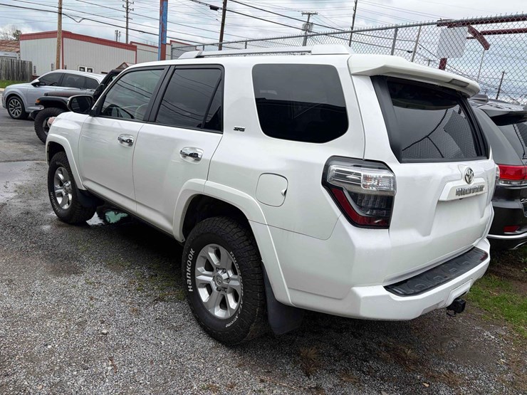 2015-toyota-4-runner-image-4