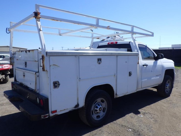 2018-chevrolet-2500hd-image-3