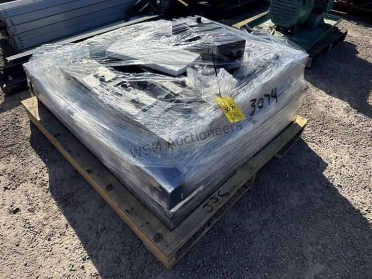 pallet-of-asst-large-breakers-image-1