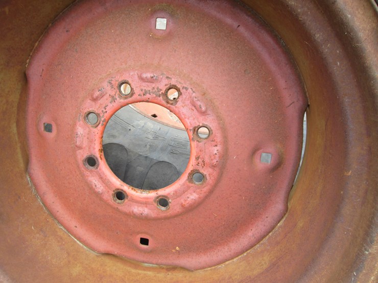 #37297-•-lot-of-(2)-14.9-24-tractor-tires-image-4