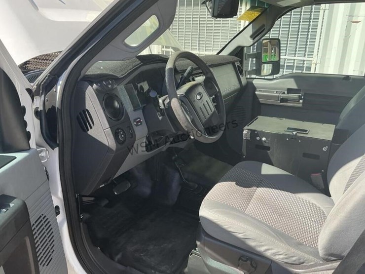 2015-ford-f550-image-28