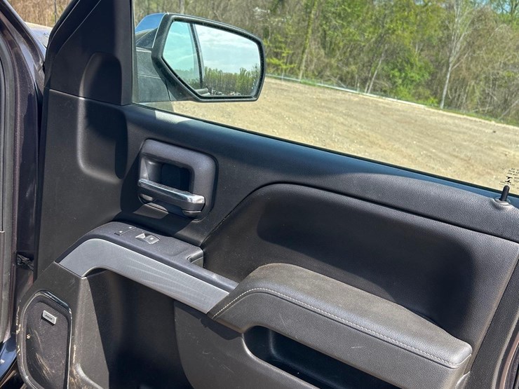 2015-chevrolet-silverado-ltz-2500hd-4x4-crew-cab-pick-up-truck-image-26