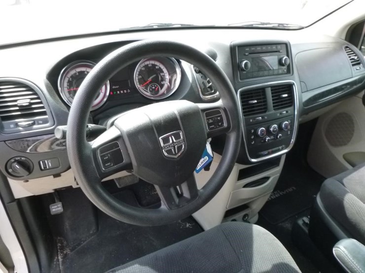 2014-dodge-grand-caravan-image-14