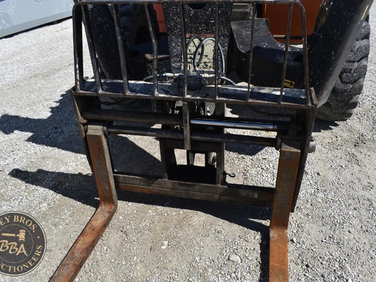 2015-jlg-g10-55a-image-29