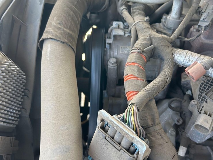 2015-chevrolet-silverado-ltz-2500hd-4x4-crew-cab-pick-up-truck-image-55