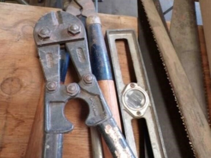 hand-saws,-level-image-2